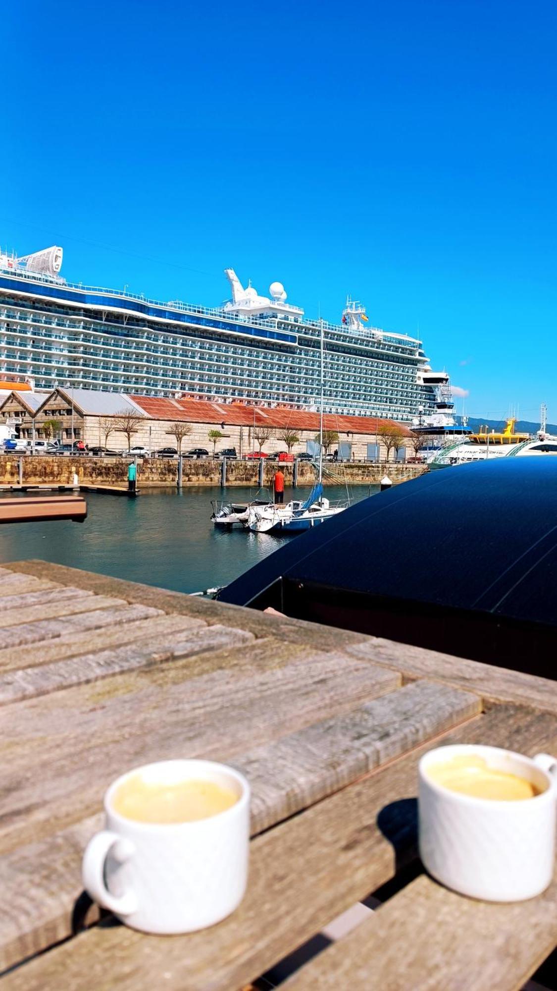 Hotel Casa Flotante En El Puerto De Vigo - Different Charter Exteriér fotografie