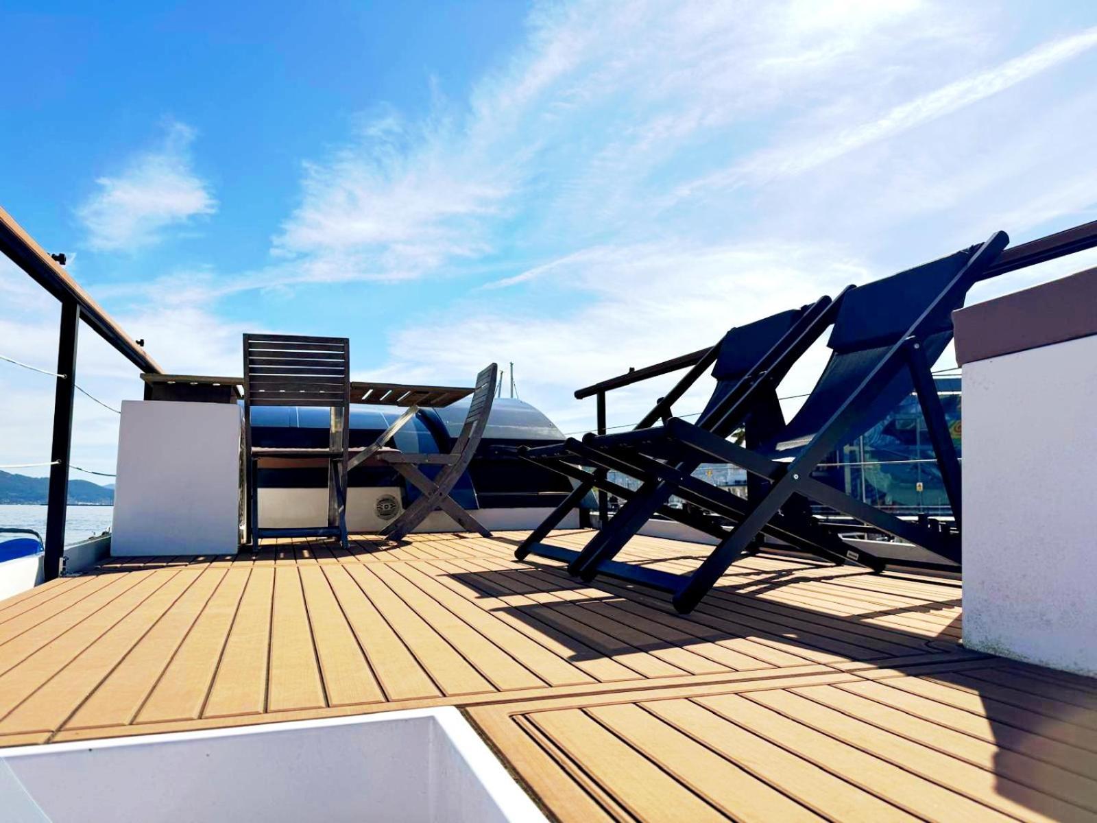 Hotel Casa Flotante En El Puerto De Vigo - Different Charter Exteriér fotografie